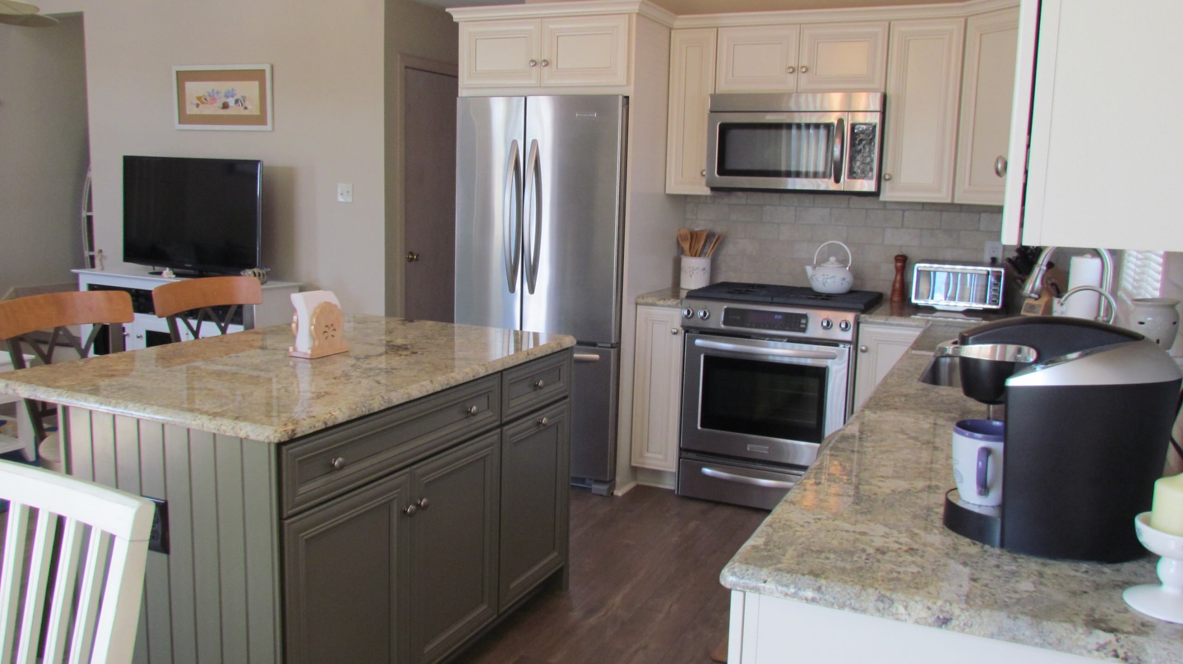 Transforming A Raised Ranch: A Stunning Kitchen Remodel